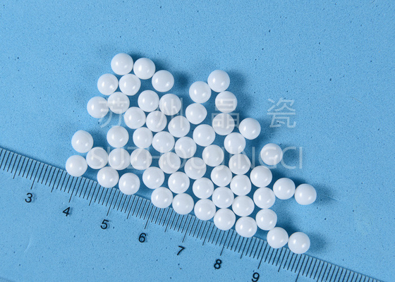 Piezas de cerámica del alúmina blanco, bolas de cerámica del alúmina para los transportes de la maquinaria